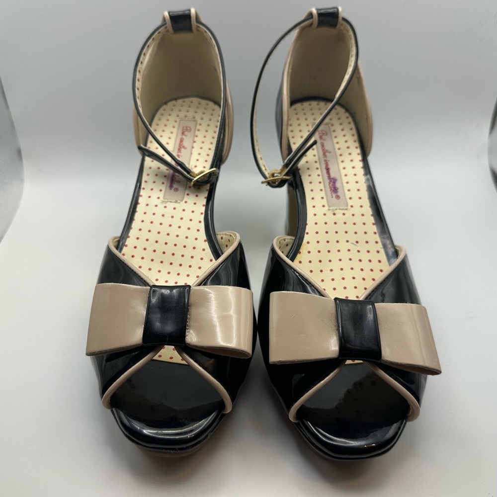 B.A.I.T. Footwear Black and Cream Betty Women's Shoes Never Worn Imperfect